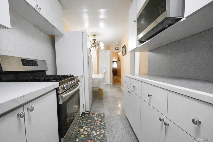 MOVE RIGHT INTO THIS WELL MAINTAINED 2 FAMILY SEMI-ATTACHED HOME - photo 7