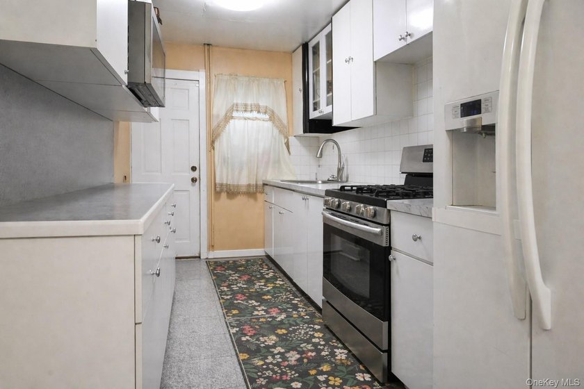 MOVE RIGHT INTO THIS WELL MAINTAINED 2 FAMILY SEMI-ATTACHED HOME - photo 8
