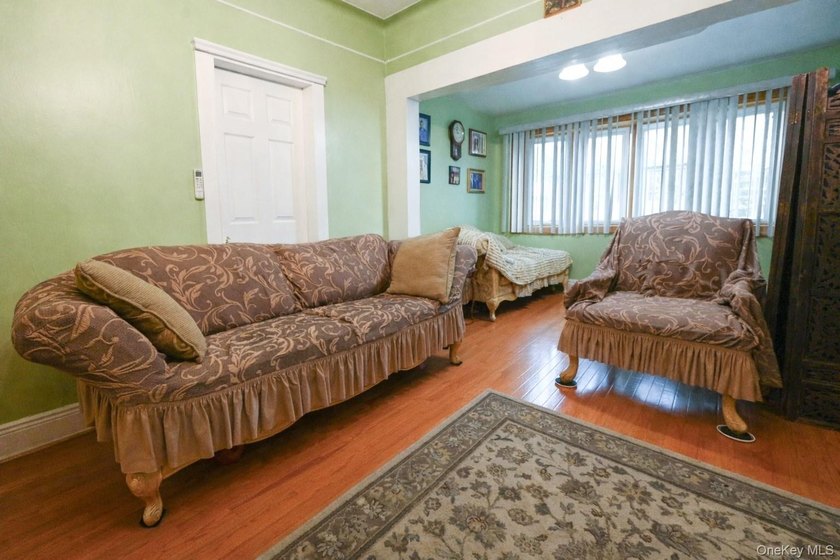 MOVE RIGHT INTO THIS WELL MAINTAINED 2 FAMILY SEMI-ATTACHED HOME - photo 9
