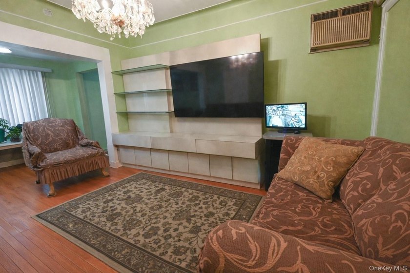 MOVE RIGHT INTO THIS WELL MAINTAINED 2 FAMILY SEMI-ATTACHED HOME - photo 10
