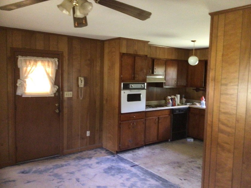 INVESTOR SPECIAL!! This all brick home located in Carrington - photo 16