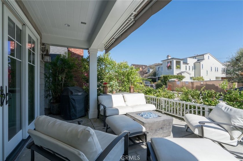 Nestled in the heart of Balboa Island, 217 Coral Avenue invites - photo 3