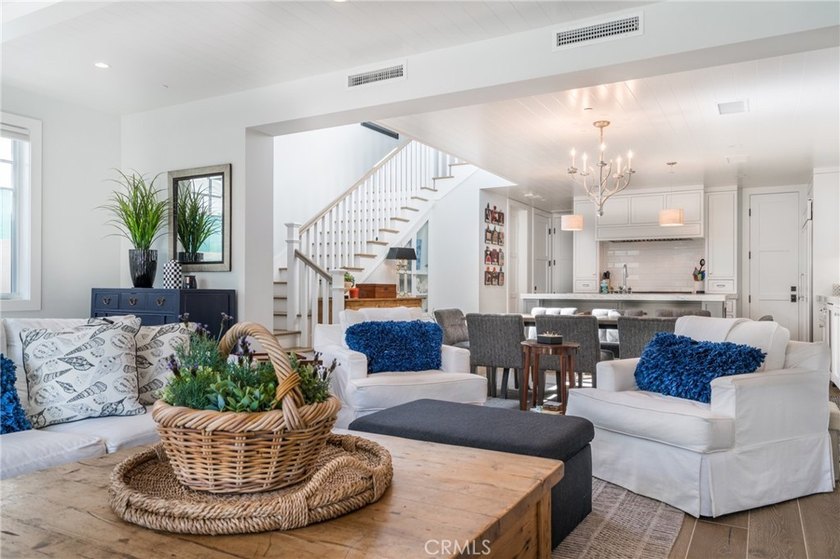 Nestled in the heart of Balboa Island, 217 Coral Avenue invites - photo 9