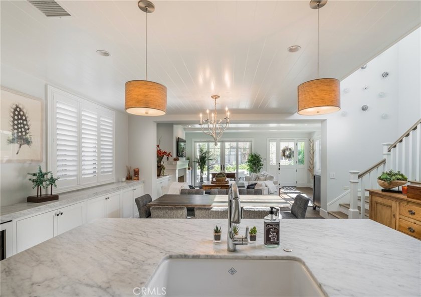 Nestled in the heart of Balboa Island, 217 Coral Avenue invites - photo 10