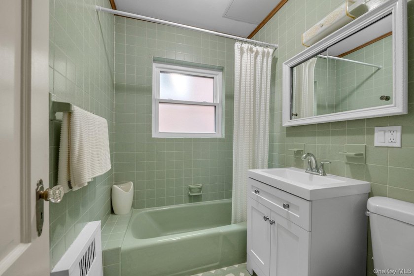 Immaculate fully detached brickstone home in the highly - photo 14