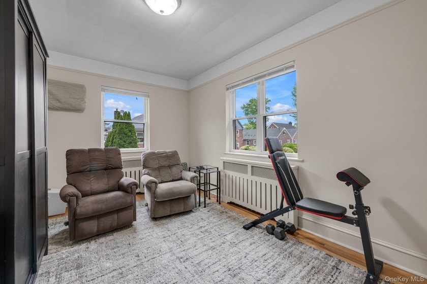 Immaculate fully detached brickstone home in the highly - photo 16