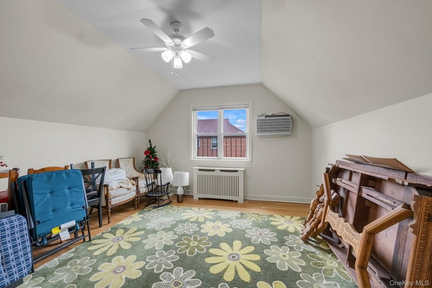 Immaculate fully detached brickstone home in the highly - photo 18