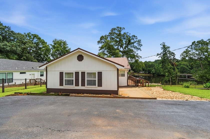 Welcome to 477 Avant Road, where classic Lake Sinclair cottage - photo 32