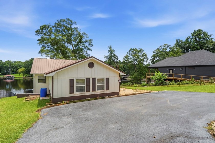 Welcome to 477 Avant Road, where classic Lake Sinclair cottage - photo 33