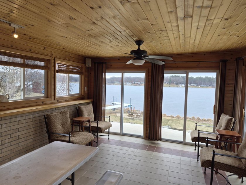 EXPERIENCE THE FEELING OF THE NORTHWOODS JUST OVER THE BORDER IN - photo 33