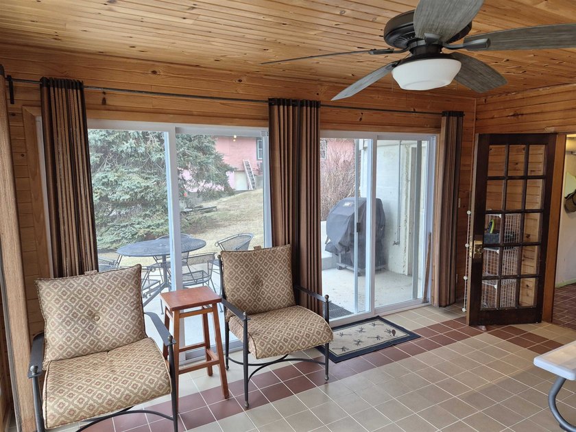 EXPERIENCE THE FEELING OF THE NORTHWOODS JUST OVER THE BORDER IN - photo 36