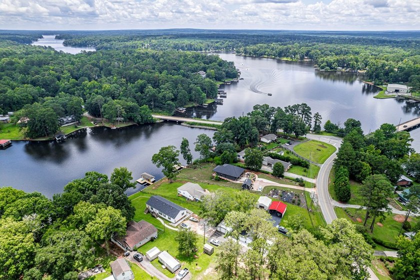 Welcome to 477 Avant Road, where classic Lake Sinclair cottage - photo 40