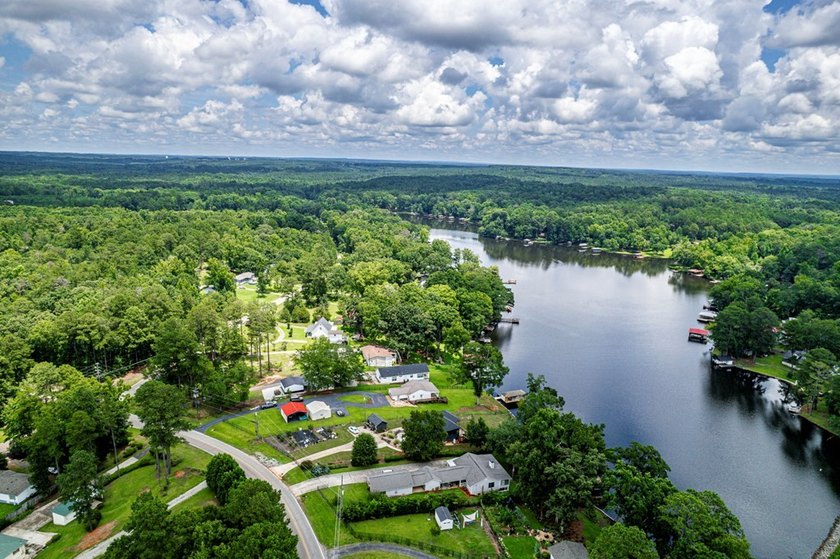 Welcome to 477 Avant Road, where classic Lake Sinclair cottage - photo 45