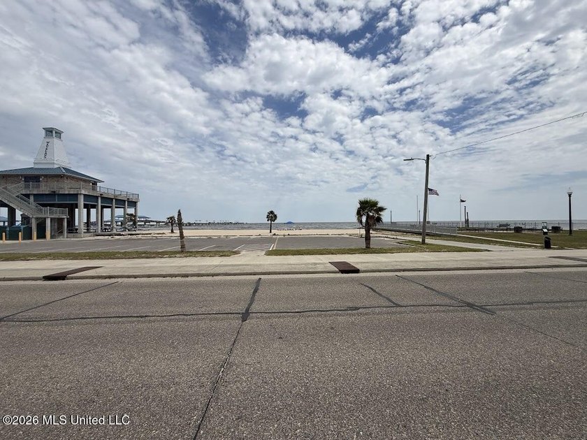 REDUCED! Beach front lot with beautiful view of the Gulf of - photo 2