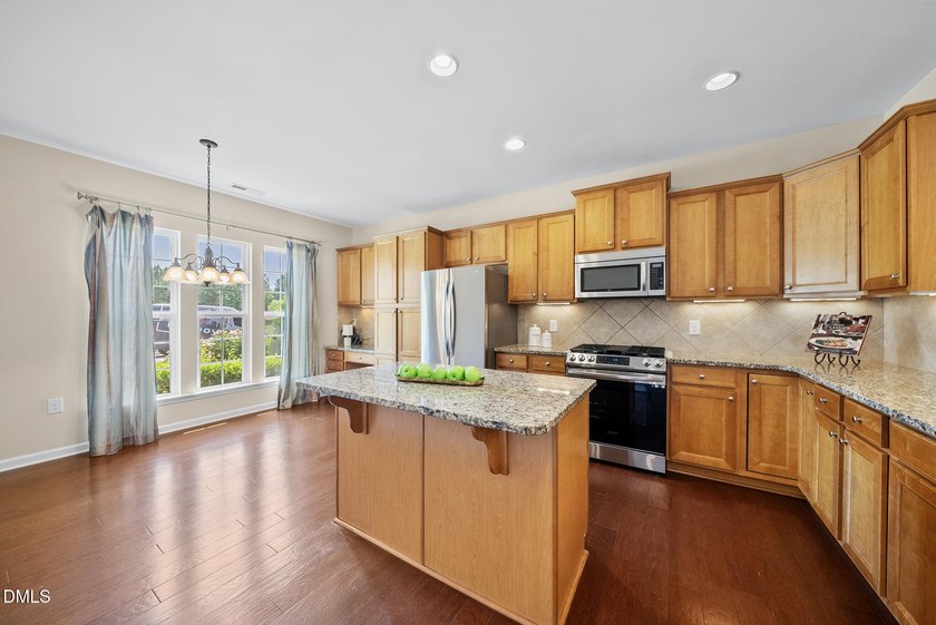 Welcome to easy living in the highly sought-after Carolina - photo 5
