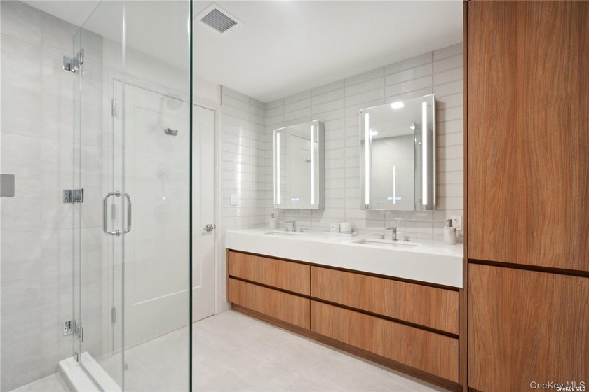 The only new construction condominium building in Great Neck, NY - photo 30