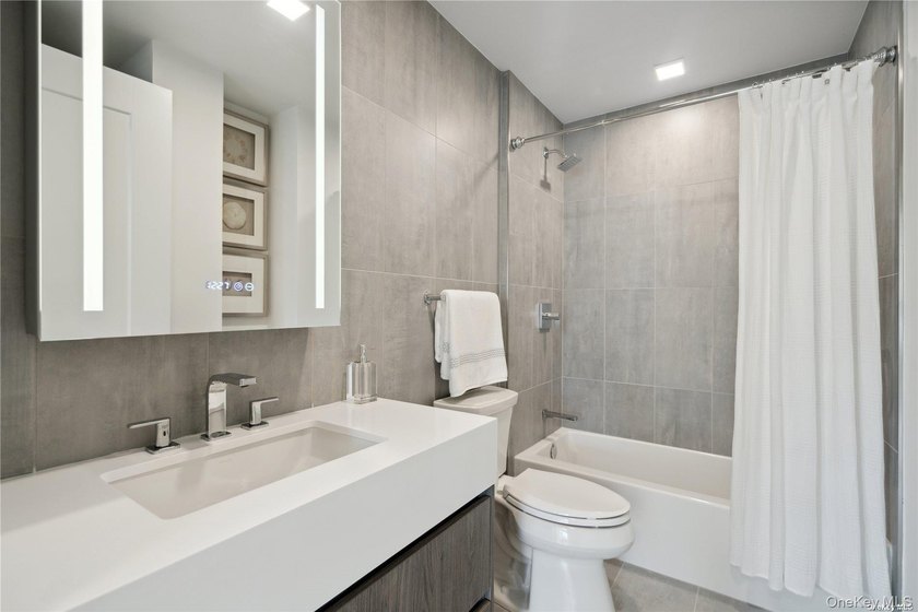 The only new construction condominium building in Great Neck, NY - photo 34
