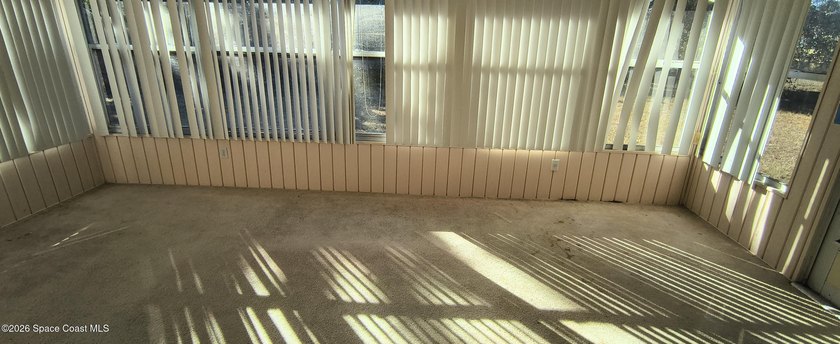 Perfect investment home offers a comfortable and well-maintained - photo 4