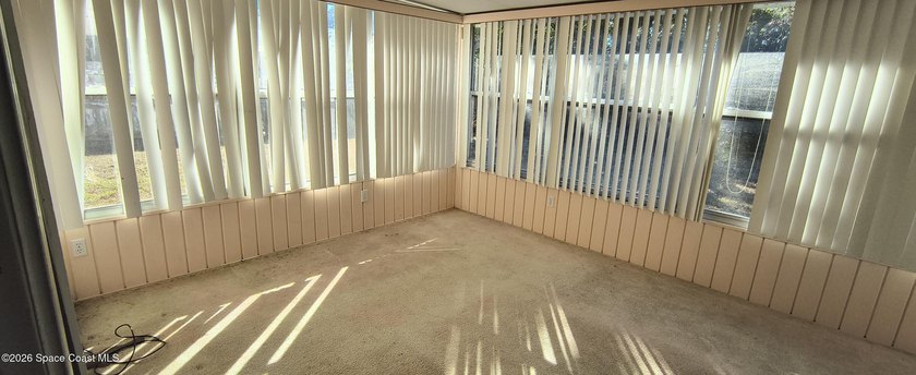 Perfect investment home offers a comfortable and well-maintained - photo 5