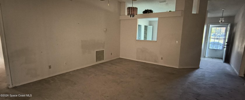 Perfect investment home offers a comfortable and well-maintained - photo 7