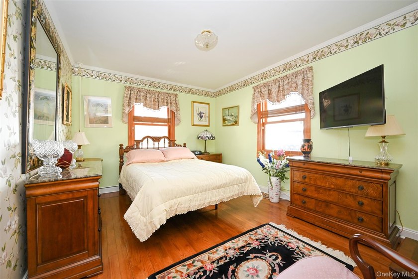Just Arrived! Detached 4-bedroom, 2-bath Cape in a prime - photo 13
