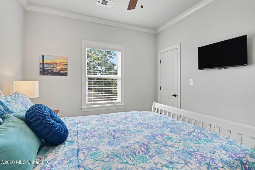 Welcome to your private waterfront escape in one of Bay St - photo 24