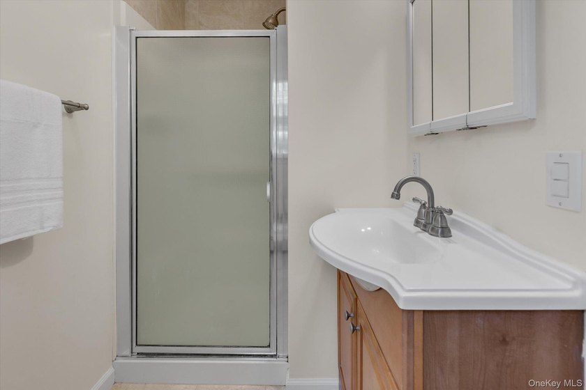 Move right into this beautifully updated split-level home - photo 15