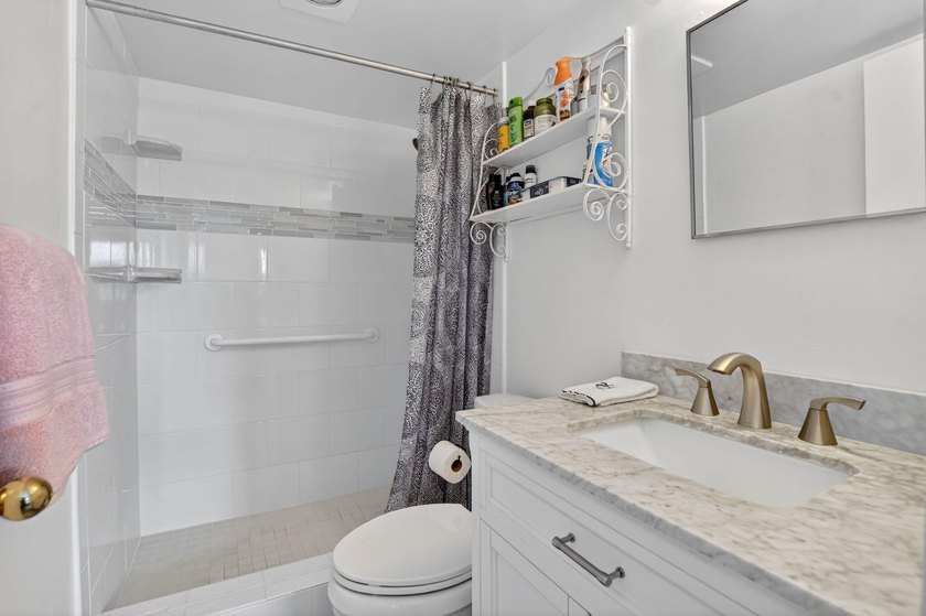 Welcome Home!! This is a beautiful 2 bedrooms and 2 bathrooms - photo 16