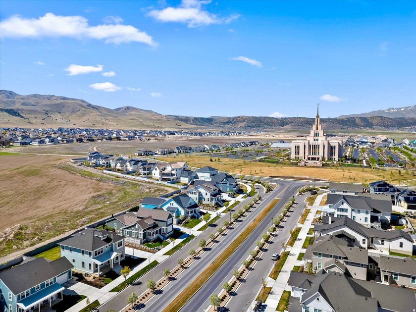 SELLER is OFFERING $8,000 toward CLOSING COSTS when you use our - photo 6