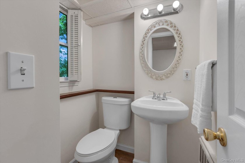 Move right into this beautifully updated split-level home - photo 18