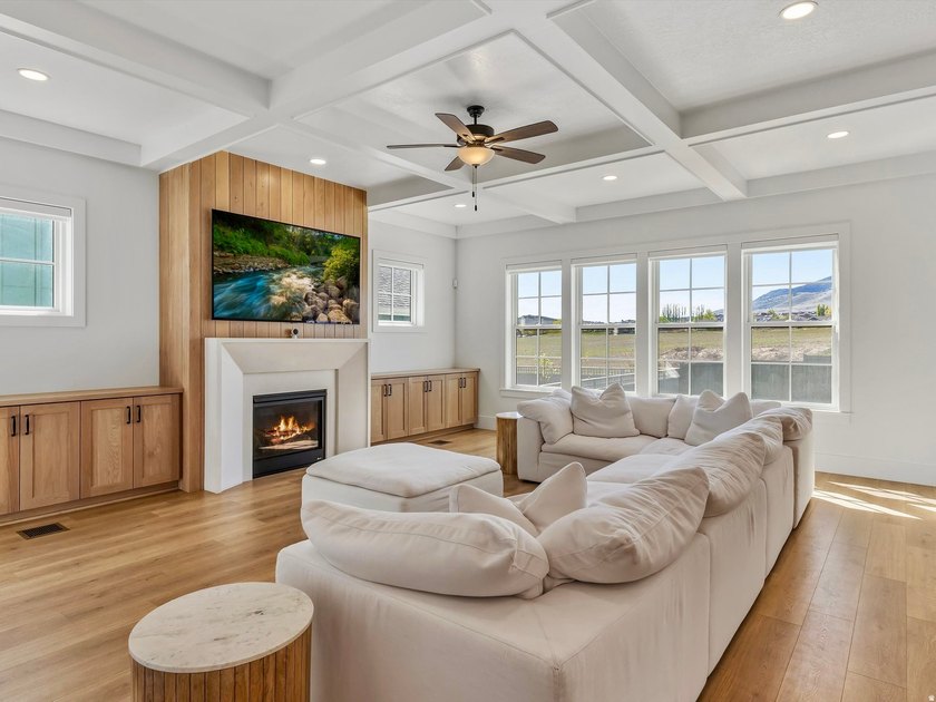SELLER is OFFERING $8,000 toward CLOSING COSTS when you use our - photo 8