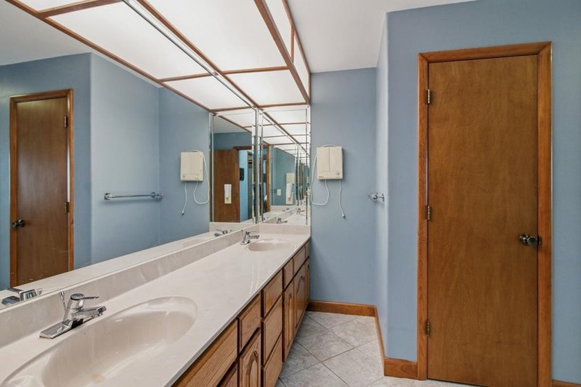 Never before offered on the market, this one-owner, custom-built - photo 24