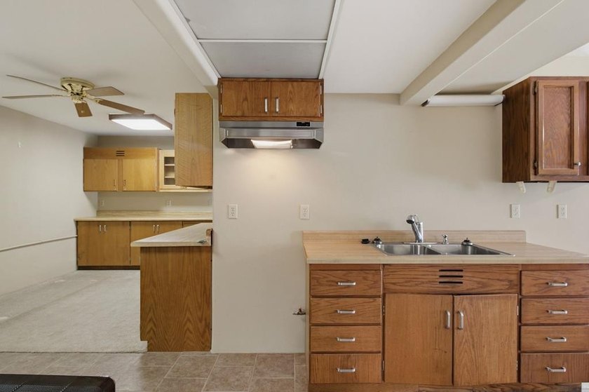 Never before offered on the market, this one-owner, custom-built - photo 29
