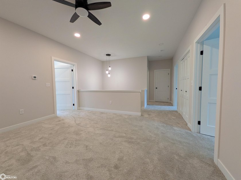 THIS BEAUTIFUL CONDO IS MOVE IN READY! Each thoughtfully - photo 21