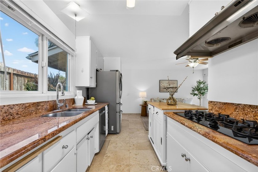 Summer Special! Welcome to this beautifully upgraded turnkey - photo 11