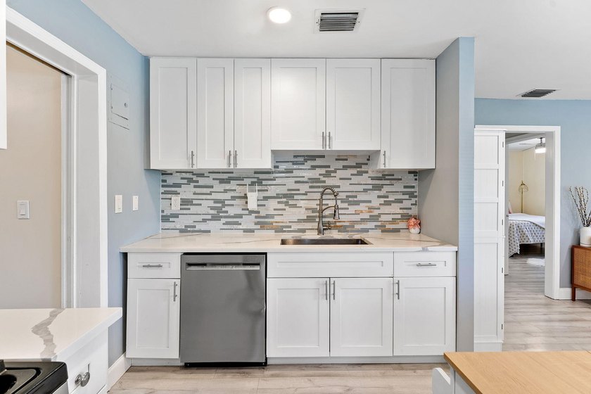 Beautifully renovated 2-bedroom, 2-bath home with a flex room in - photo 11