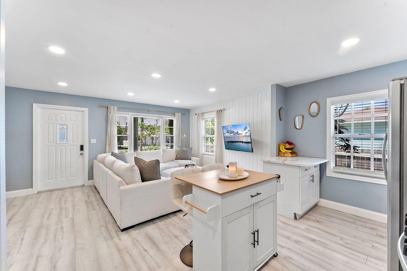 Beautifully renovated 2-bedroom, 2-bath home with a flex room in - photo 12