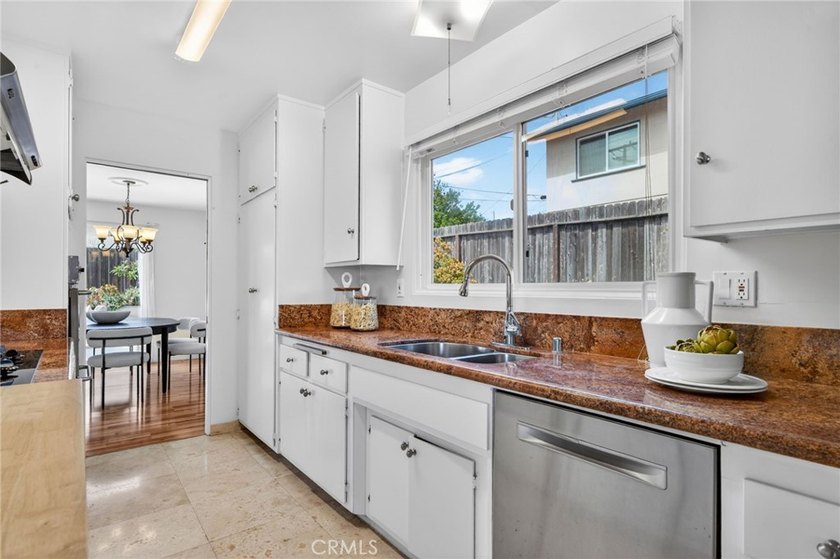 Summer Special! Welcome to this beautifully upgraded turnkey - photo 13
