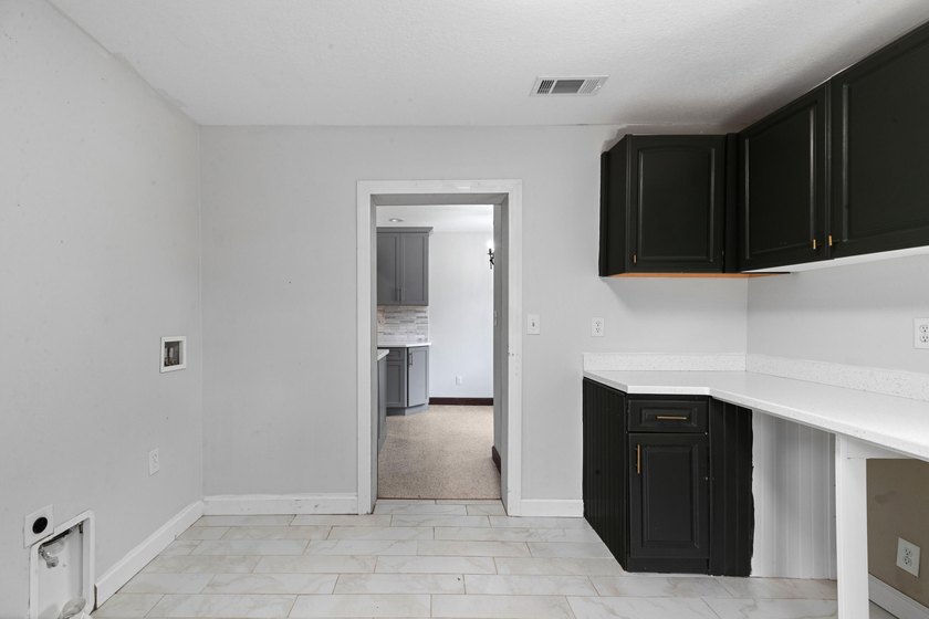 BEING SOLD AS-IS Welcome to this beautifully 3-bedroom, 2-bath - photo 16