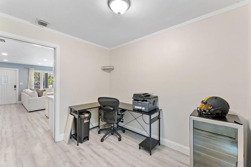 Beautifully renovated 2-bedroom, 2-bath home with a flex room in - photo 18