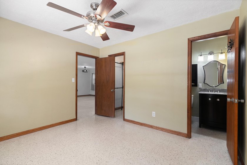 BEING SOLD AS-IS Welcome to this beautifully 3-bedroom, 2-bath - photo 19