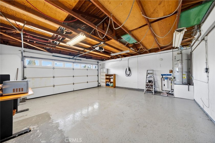 Summer Special! Welcome to this beautifully upgraded turnkey - photo 20