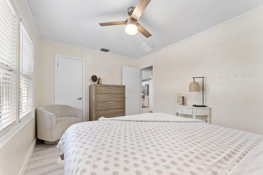 Beautifully renovated 2-bedroom, 2-bath home with a flex room in - photo 20