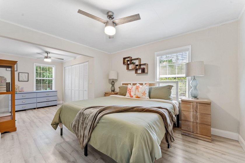 Beautifully renovated 2-bedroom, 2-bath home with a flex room in - photo 21