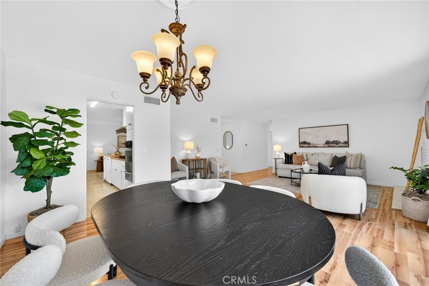 Summer Special! Welcome to this beautifully upgraded turnkey - photo 24