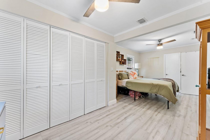 Beautifully renovated 2-bedroom, 2-bath home with a flex room in - photo 24