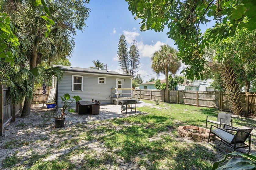 Beautifully renovated 2-bedroom, 2-bath home with a flex room in - photo 30