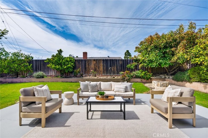 Summer Special! Welcome to this beautifully upgraded turnkey - photo 34