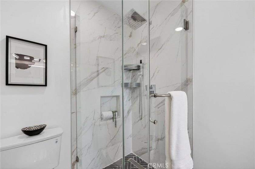 Summer Special! Welcome to this beautifully upgraded turnkey - photo 38