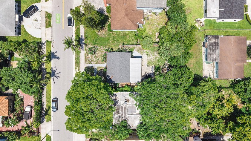 Beautifully renovated 2-bedroom, 2-bath home with a flex room in - photo 41